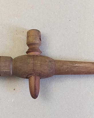antico rubinetto legno