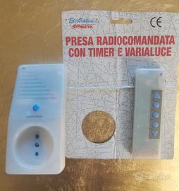 Presa radiocomandata con timer e varialuce
