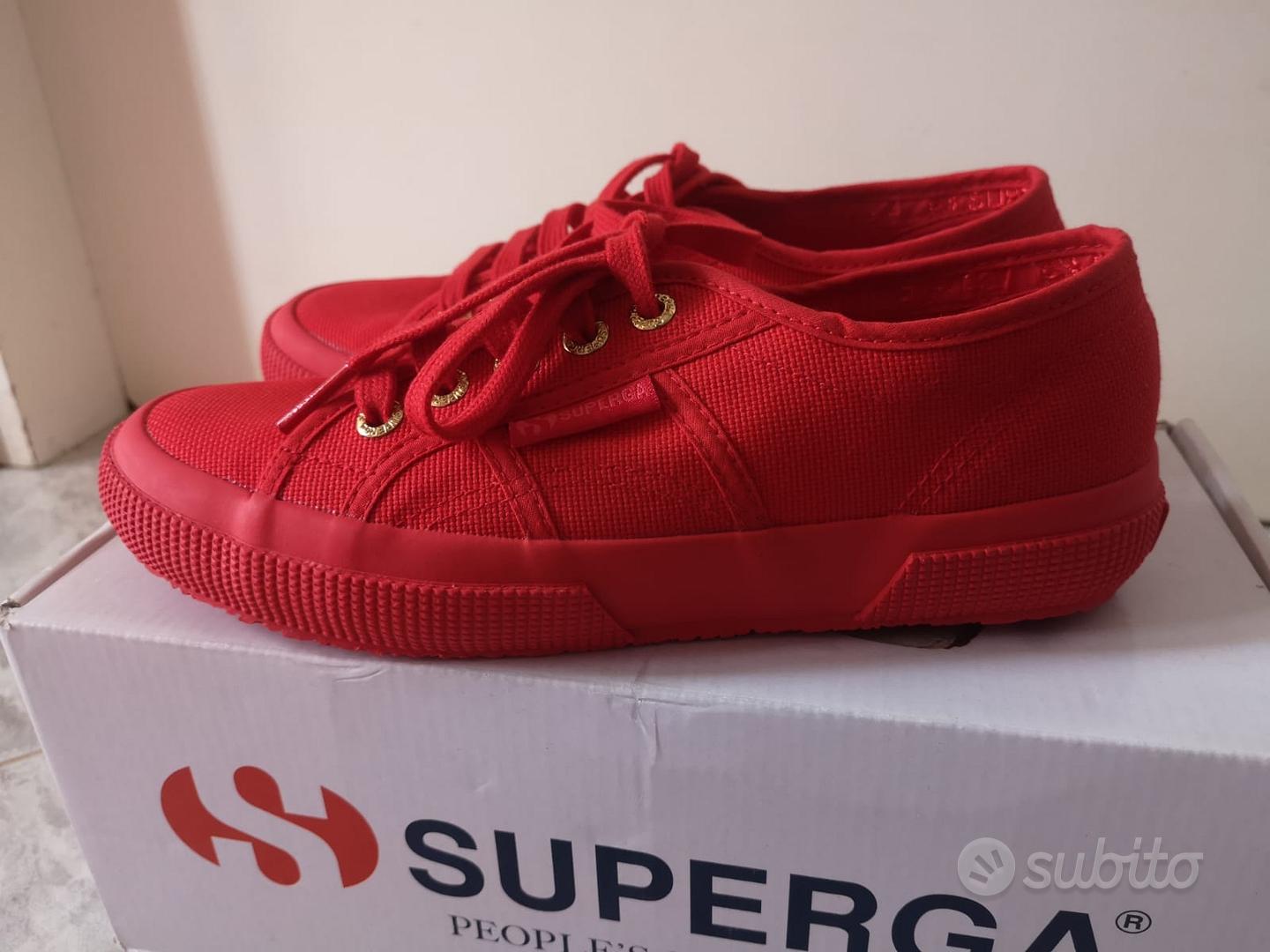 Superga rosse outlet abbinamenti