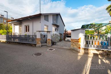 BIFAMILIARE A CASELLE TORINESE