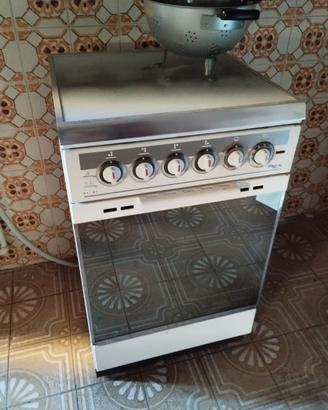 Cucina a gas con forno