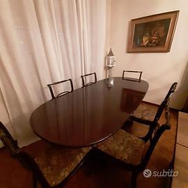 Tavolo vintage con sedie