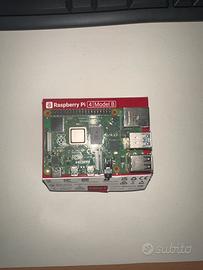Raspberry Pi 4 Model B + Case