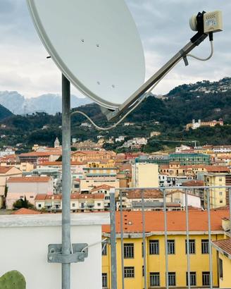 Sostegno per parabola tv