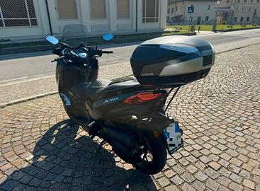 Scooter Yamaha x max iron max