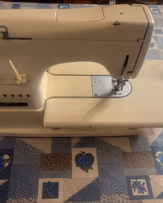 Macchina da cucire Necchi Lycia 524 vintage 