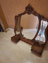 Antica grande specchiera con cassetti