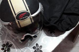 Casco  XL + Giacca + Pantaloni impermeabile Mis.XL