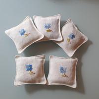 €5 l'uno. Cuscinetti lavanda , ricamo fatto a mano