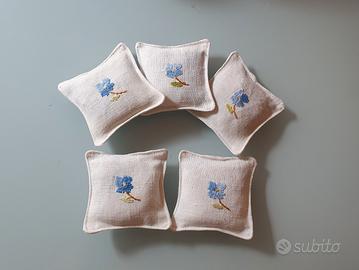 €5 l'uno. Cuscinetti lavanda , ricamo fatto a mano