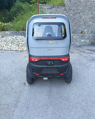 scooter cabinato per disabili