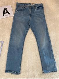 Jeans Wrangler slim straight  33/30