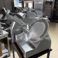 Affettatrice a gravità Beckers lama 350