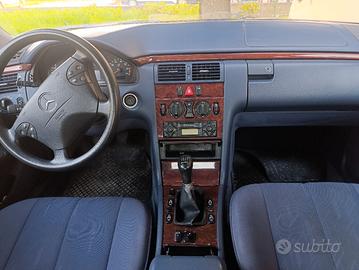 Mercedes E200 kompressor (classic)