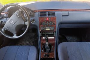 Mercedes E200 kompressor (classic)