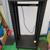 Armadio Rack 19" professionale 22U con PDU 8 pres