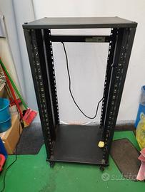 Armadio Rack 19" professionale 22U con PDU 8 pres