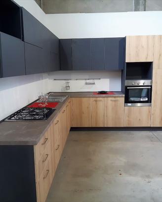 CUCINA INDUSTRIAL DI MOSTRA  --MODIFICABILE--