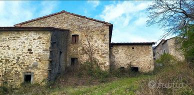 Casa colonica da ristrutturare