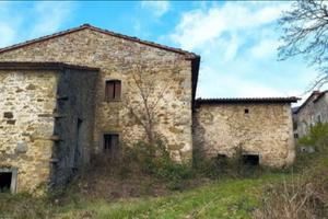 Casa colonica da ristrutturare