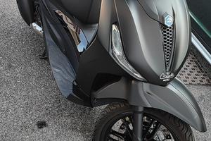 Beverly 300 anno 2024