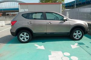 NISSAN QASHQAI 1,6 BENZINA