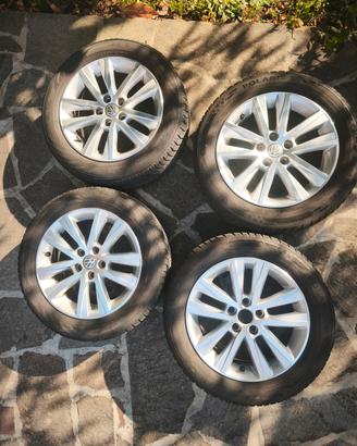 Set 4 cerchi in lega Volkswagen + gomme invernali 