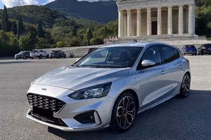 FORD FOCUS ST LINE