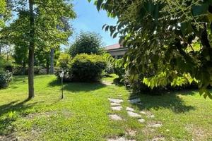 Albinea villa indi-te. mq 300 con parco mq 12.000