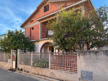 Villasor. Ampia indipendente da ristrutturare