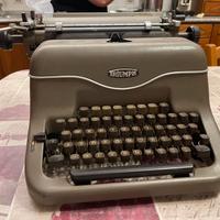 macchina da scrivere  triumph