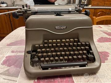 macchina da scrivere  triumph