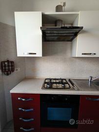 Cucina e tavolo 