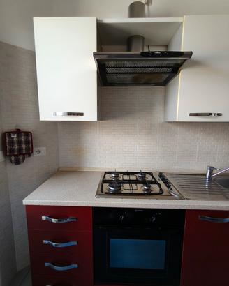 Cucina e tavolo 