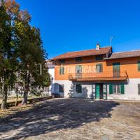 CASA INDIPENDENTE CON AMPIO GIOARDINO E TERRENO -