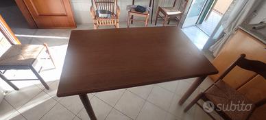 Tavolo e sedie cucina
