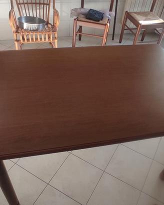 Tavolo e sedie cucina