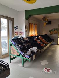 Negozio con cella frigo e appartamento annesso