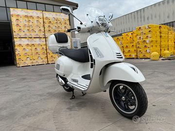 Vespa 300 GTS Super