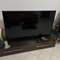 Mobile tv, tavolo e sedie