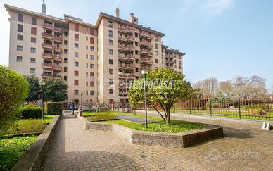 Q.re Neruda: 3 locali piano alto con cantina e box