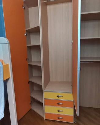 Cameretta con grande Cabina Armadio letti castello