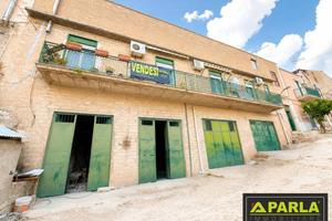 Casa indipendente di 220 m² con 5 locali e box aut