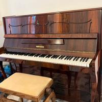 Pianoforte verticale Beryozka con sgabello regolab