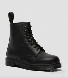 Dr. Martens, Stivali stringati 1460 Mono in pelle