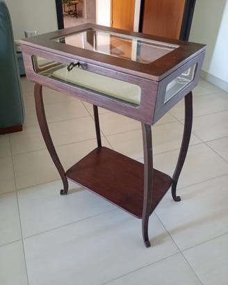 Tavolino a bacheca
