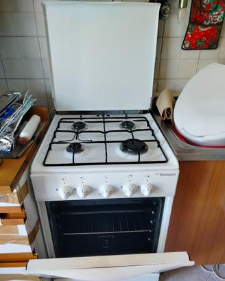 Cucina a gas 4 fuochi con forno