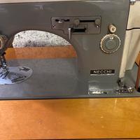 Macchina da cucire necchi