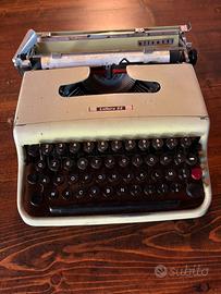 Macchina da scrivere lettera 22 olivetti