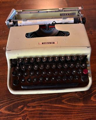 Macchina da scrivere lettera 22 olivetti